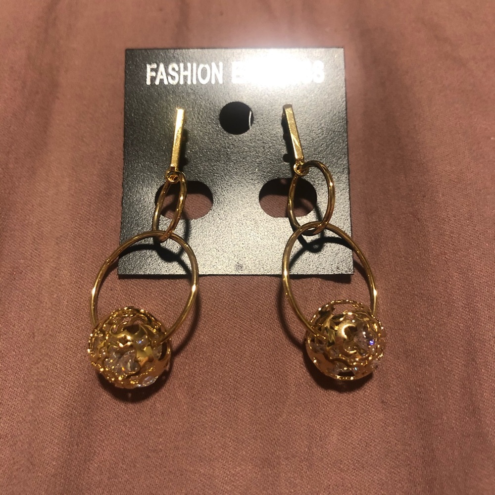 Earring - Picture 7 of 16